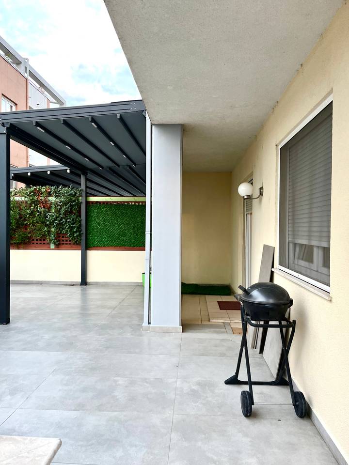 Apartament 3+1+3 me verande dhe post parkimi ne shitje tek rezidenca Touch of Sun !