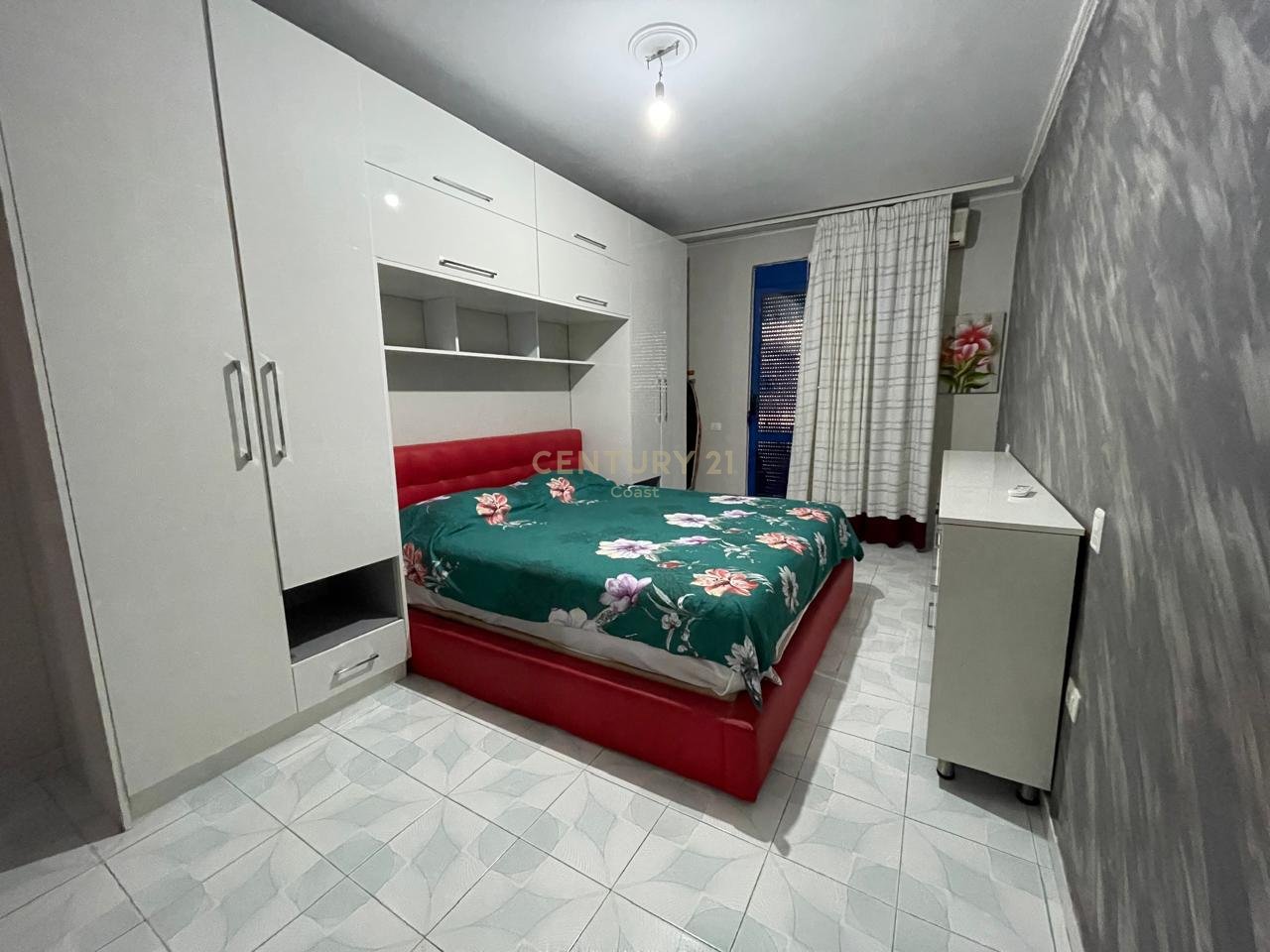 Shitet apartament 2+1+2 pranë Qendrës Tregtare Riviera, Vlorë!!