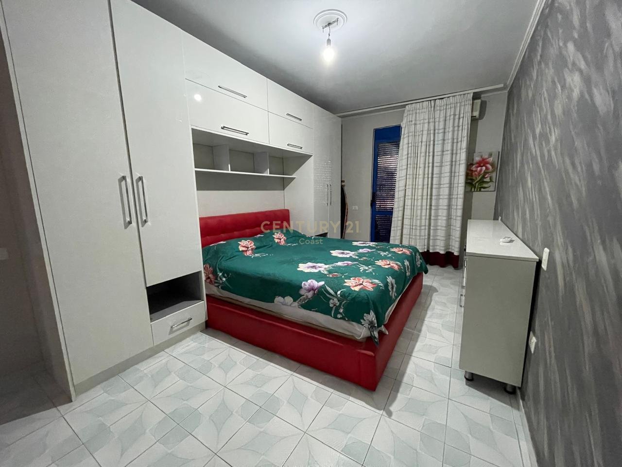 Shitet apartament 2+1+2 pranë Qendrës Tregtare Riviera, Vlorë!!