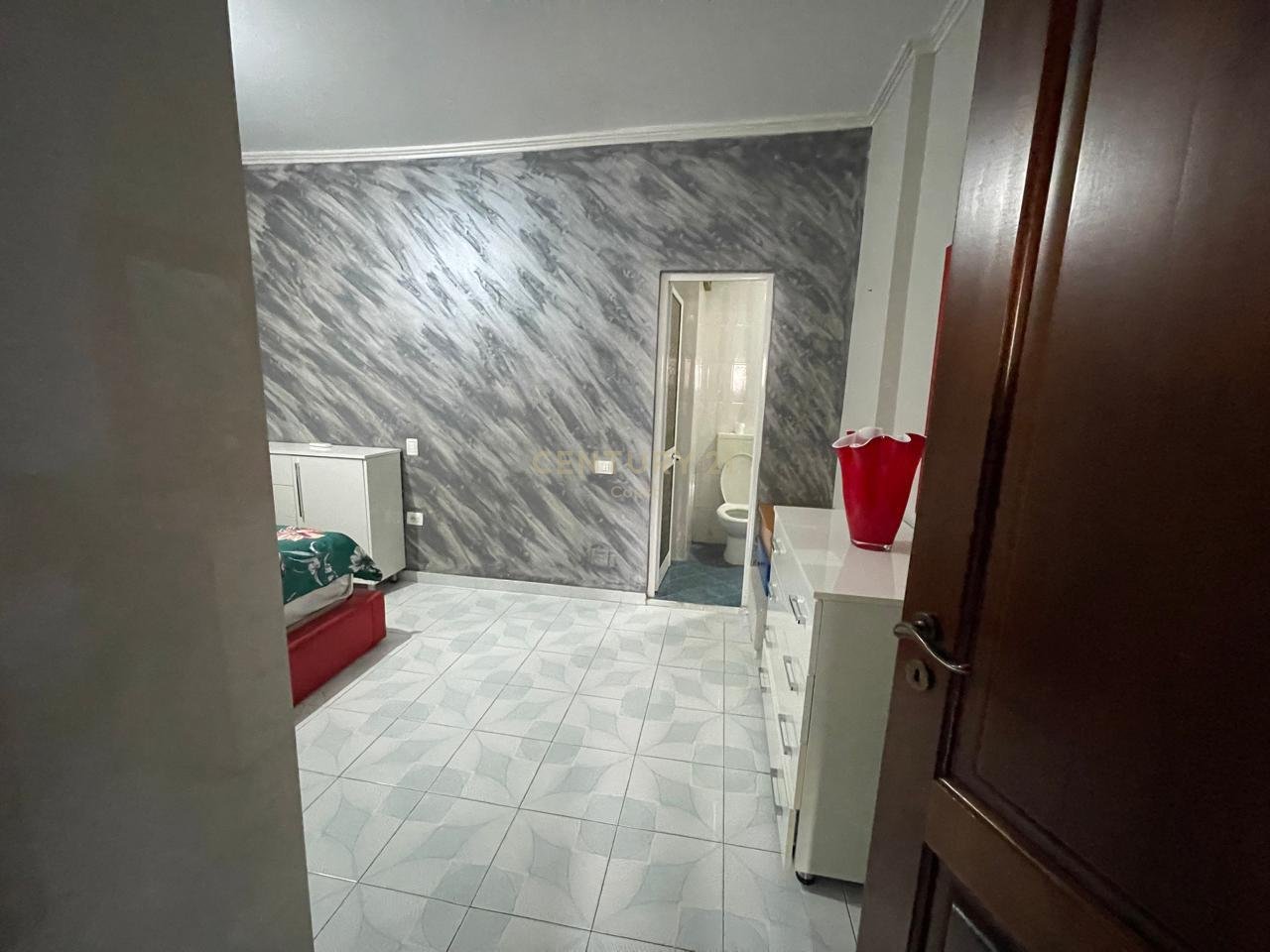 Shitet apartament 2+1+2 pranë Qendrës Tregtare Riviera, Vlorë!!