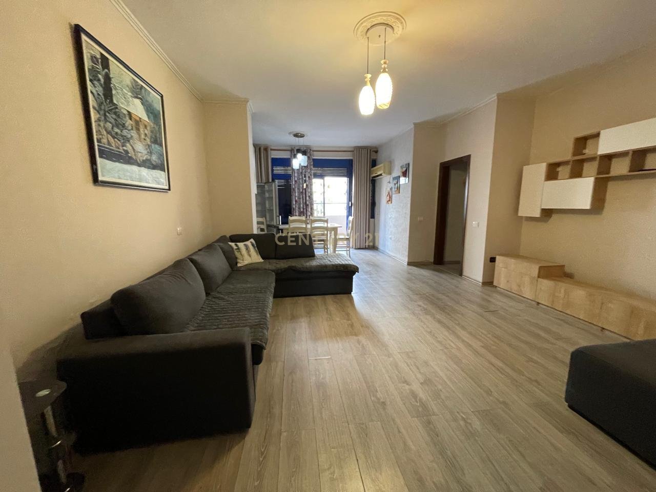 Shitet apartament 2+1+2 pranë Qendrës Tregtare Riviera, Vlorë!!