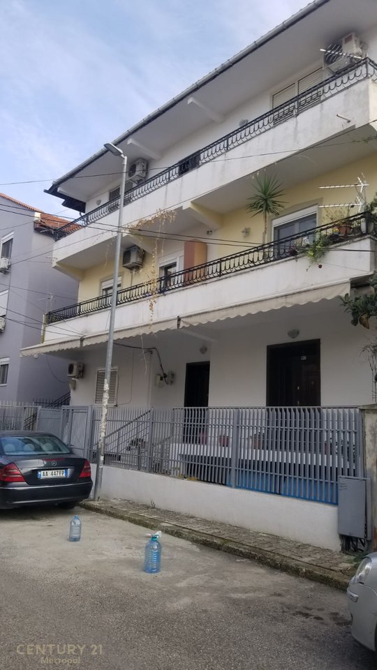 Shesim kat Vile, 3+1 +2 ballkone në Shitje në Selitë  152m2!