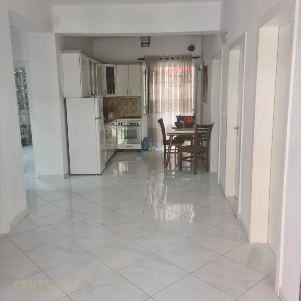 Shesim kat Vile, 3+1 +2 ballkone në Shitje në Selitë  152m2!
