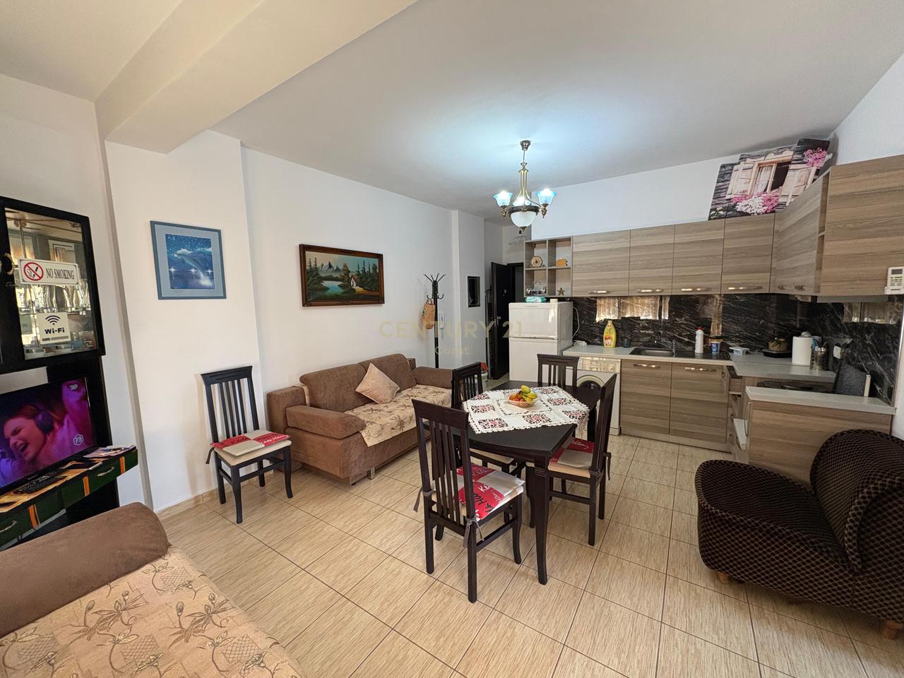 Apartament Modern 1+1 për Qira – Linja e Parë në Lungomare, Zona e “Rrapit”, Vlorë.