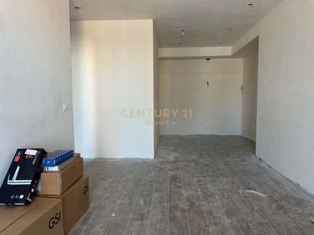 SHESIM APARTAMENT 1+1 NE BULEVARDIN E RI TIRANE !!!