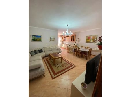 JEPET ME QIRA APARTAMENT 2+1+2 PRANE STACIONIT TE TRENIT, DURRESI !