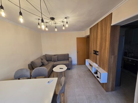 Jepet me Qira Apartament 1+1 pranë ish-Stacionit të Trenit