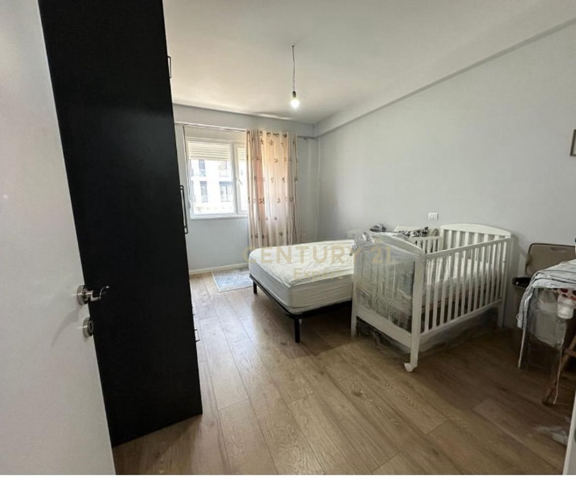 1+1 Apartment for sale at Komuna e Parisit Kika 3!