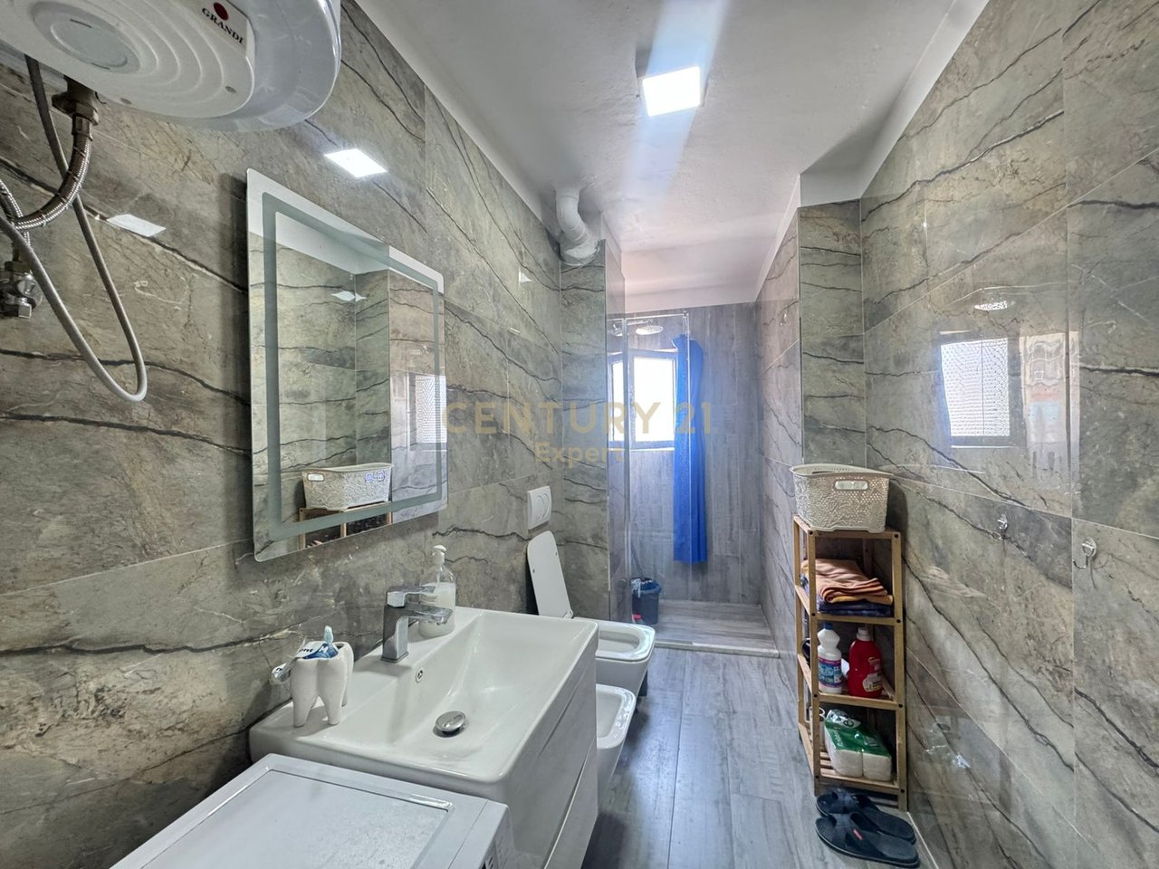 FOR RENT 2+1 APARTMENT ZOGU I ZI!