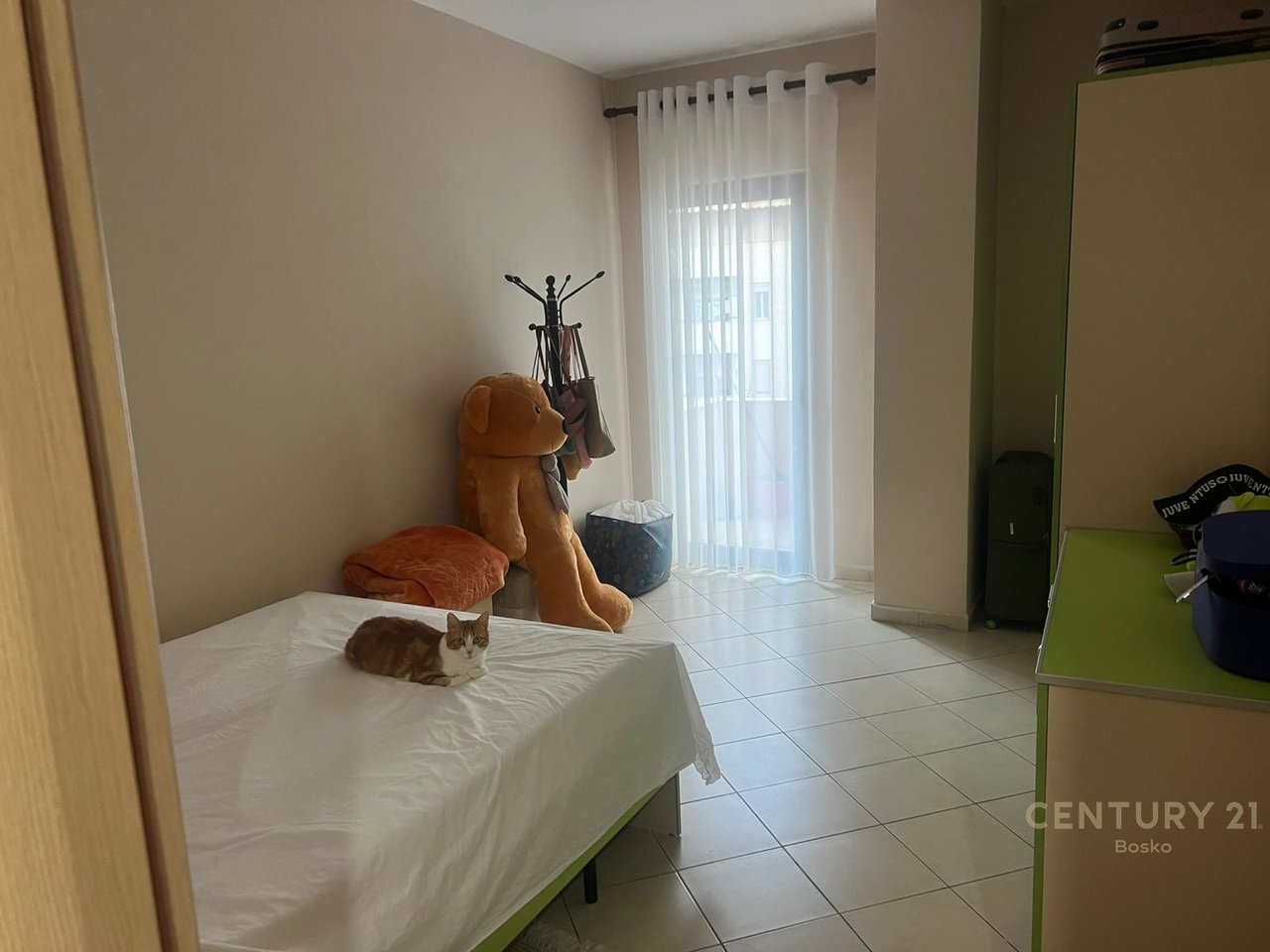 Appartamento 1+1 in vendita vicino agli edifici Çabej-Yzberisht!
