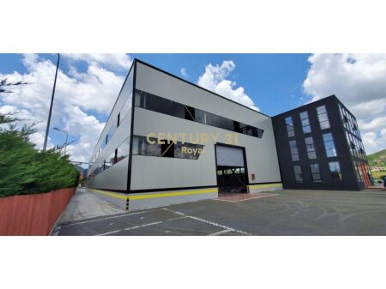 SHESIM  MAGAZINE MULTIFUNKSIONALE NE VORE/MULTIFUNCTIONAL WAREHOUSE FOR SALE IN VORA