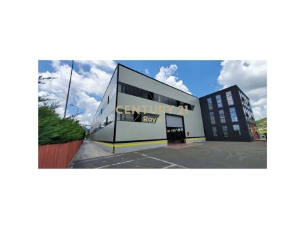 SHESIM  MAGAZINE MULTIFUNKSIONALE NE VORE/MULTIFUNCTIONAL WAREHOUSE FOR SALE IN VORA