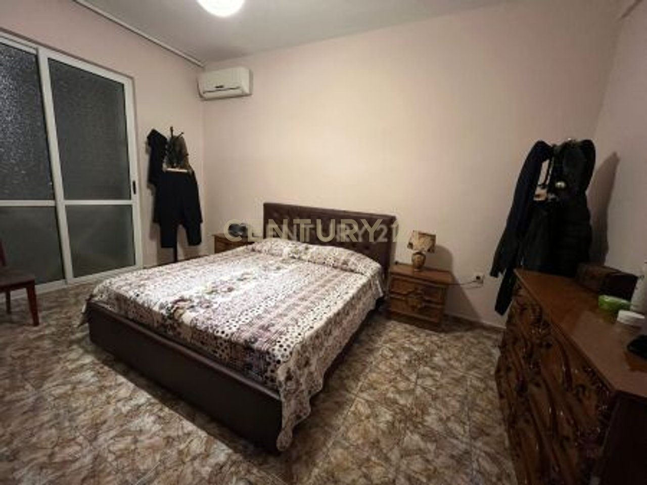 SHESIM APARTAMENT 1+1 ME AMBIENT GATIMI ME VETE, I MOBILUAR!