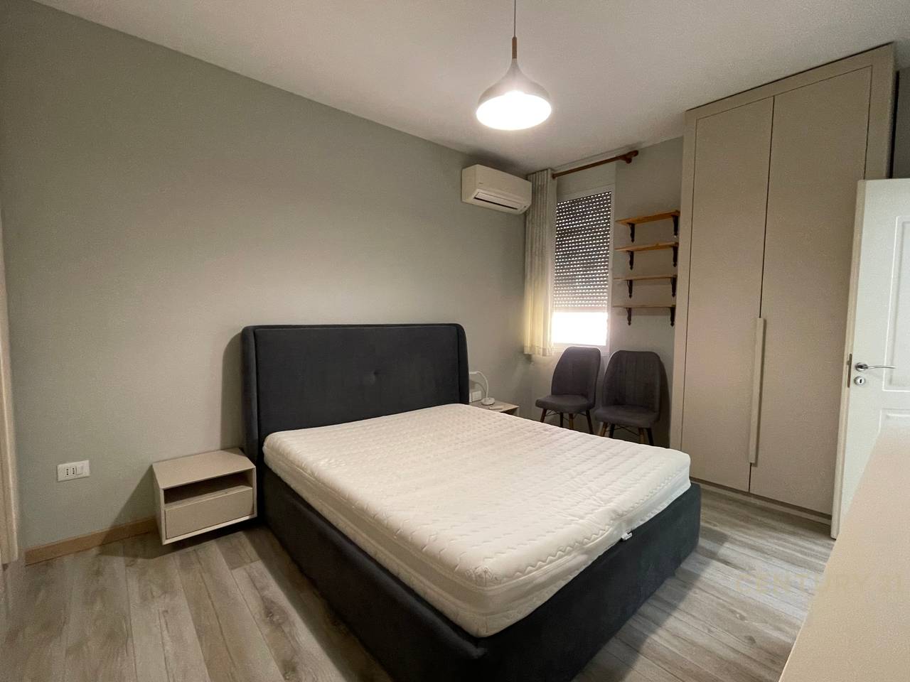 Apartament 3+1+2 ne Komune te Parisit + mundesi per post parkimi e pagese Ekstra!