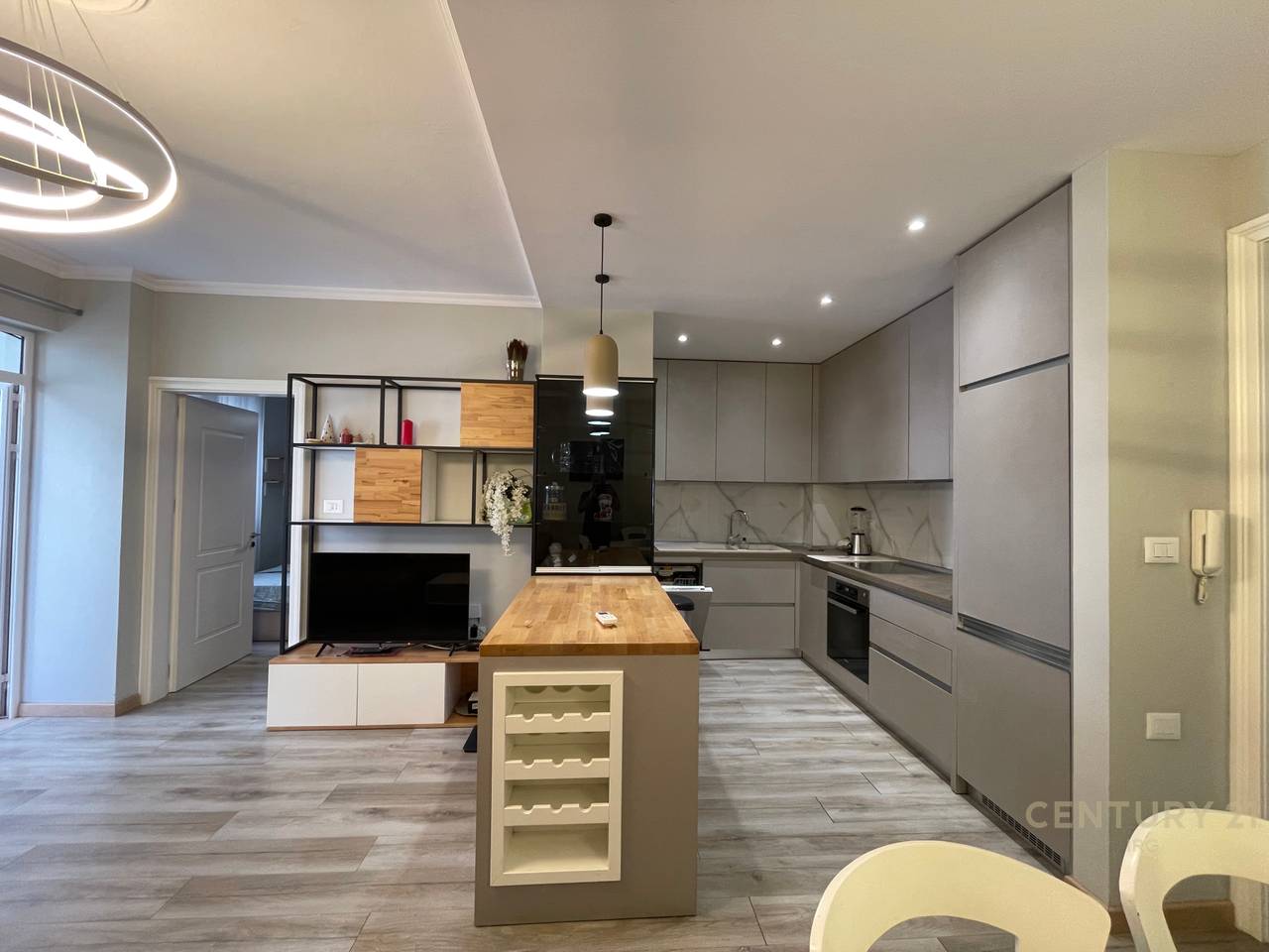 Apartament 3+1+2 ne Komune te Parisit + mundesi per post parkimi e pagese Ekstra!