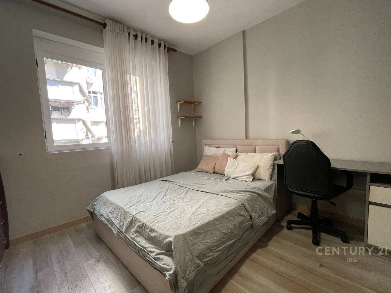 Apartament 3+1+2 ne Komune te Parisit + mundesi per post parkimi e pagese Ekstra!