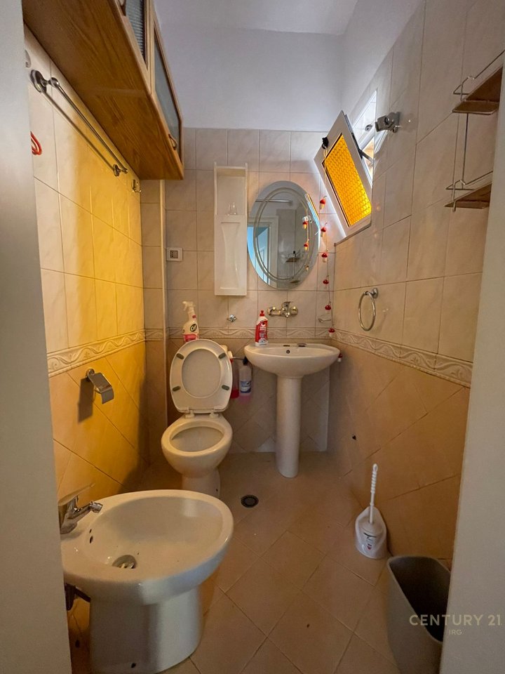 Apartament 3+1+2 ne Komune te Parisit + mundesi per post parkimi e pagese Ekstra!