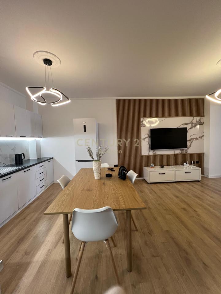 JEPET ME QERA APARTAMENT 2+1+ VERANDE TE STACIONI I PARE PLAZH!