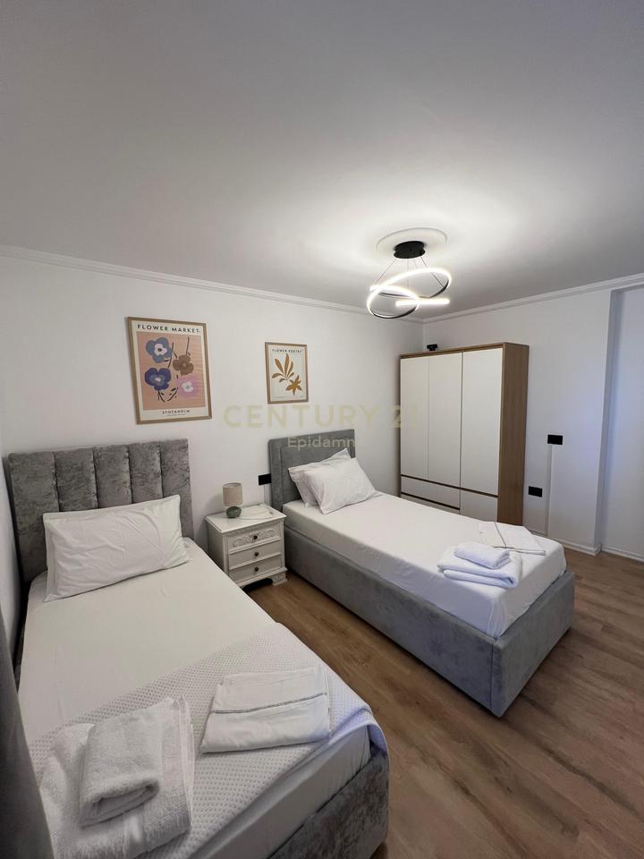 JEPET ME QERA APARTAMENT 2+1+ VERANDE TE STACIONI I PARE PLAZH!