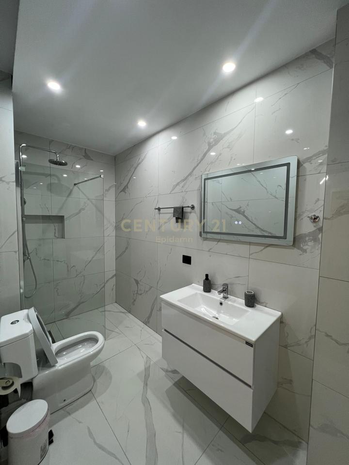 JEPET ME QERA APARTAMENT 2+1+ VERANDE TE STACIONI I PARE PLAZH!
