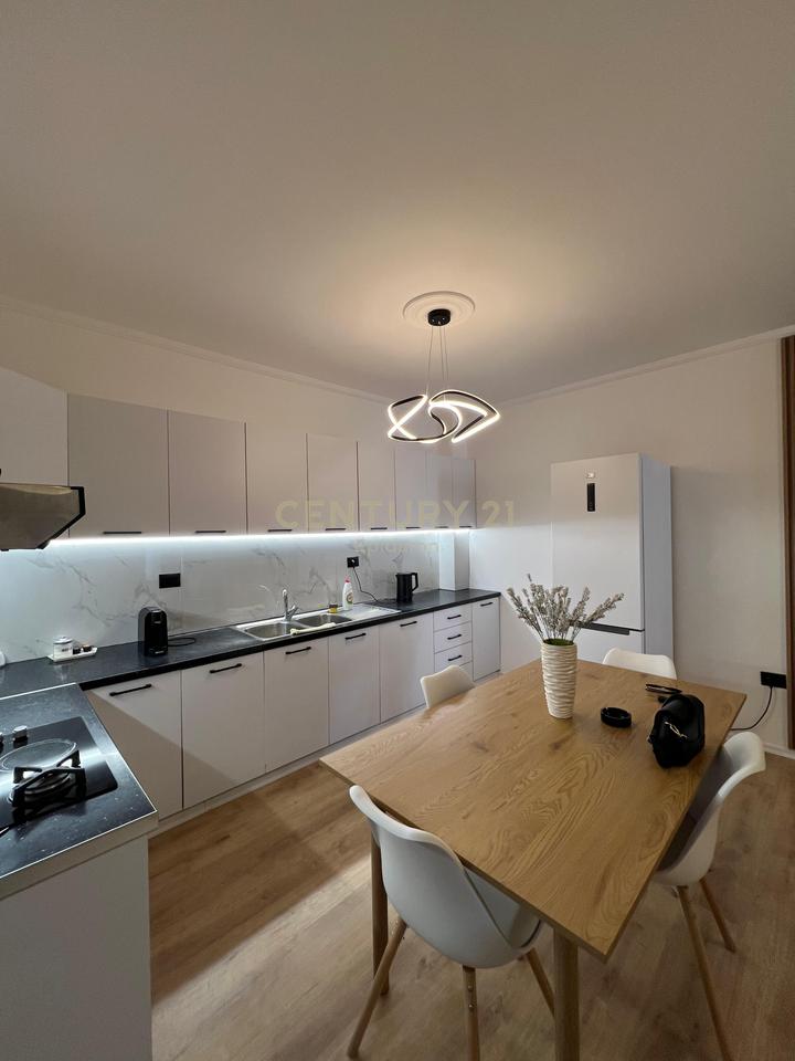 JEPET ME QERA APARTAMENT 2+1+ VERANDE TE STACIONI I PARE PLAZH!