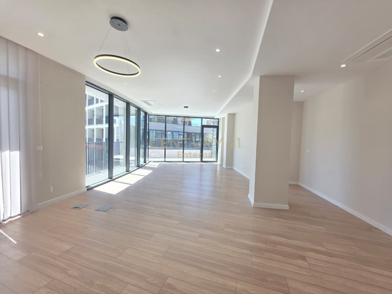 Office for Rent + Parking Space Residenca Lake View!! 1500 € /month!