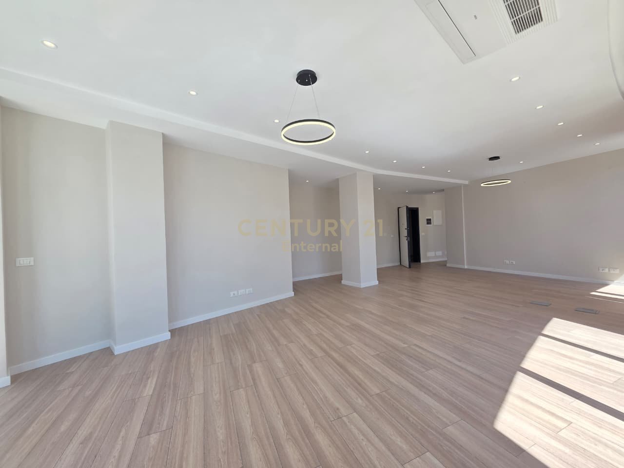 Office for Rent + Parking Space Residenca Lake View!! 1500 € /month!