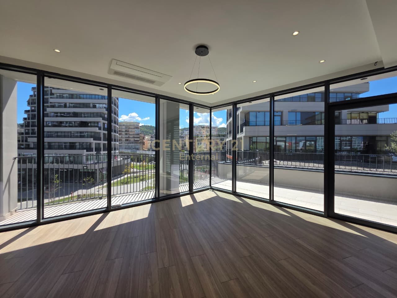 Office for Rent + Parking Space Residenca Lake View!! 1500 € /month!
