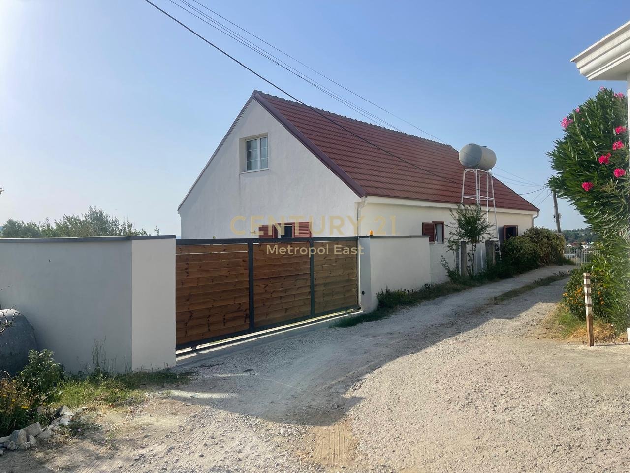 UNIQUE VILLA FOR RENT IN THE FARKA AREA