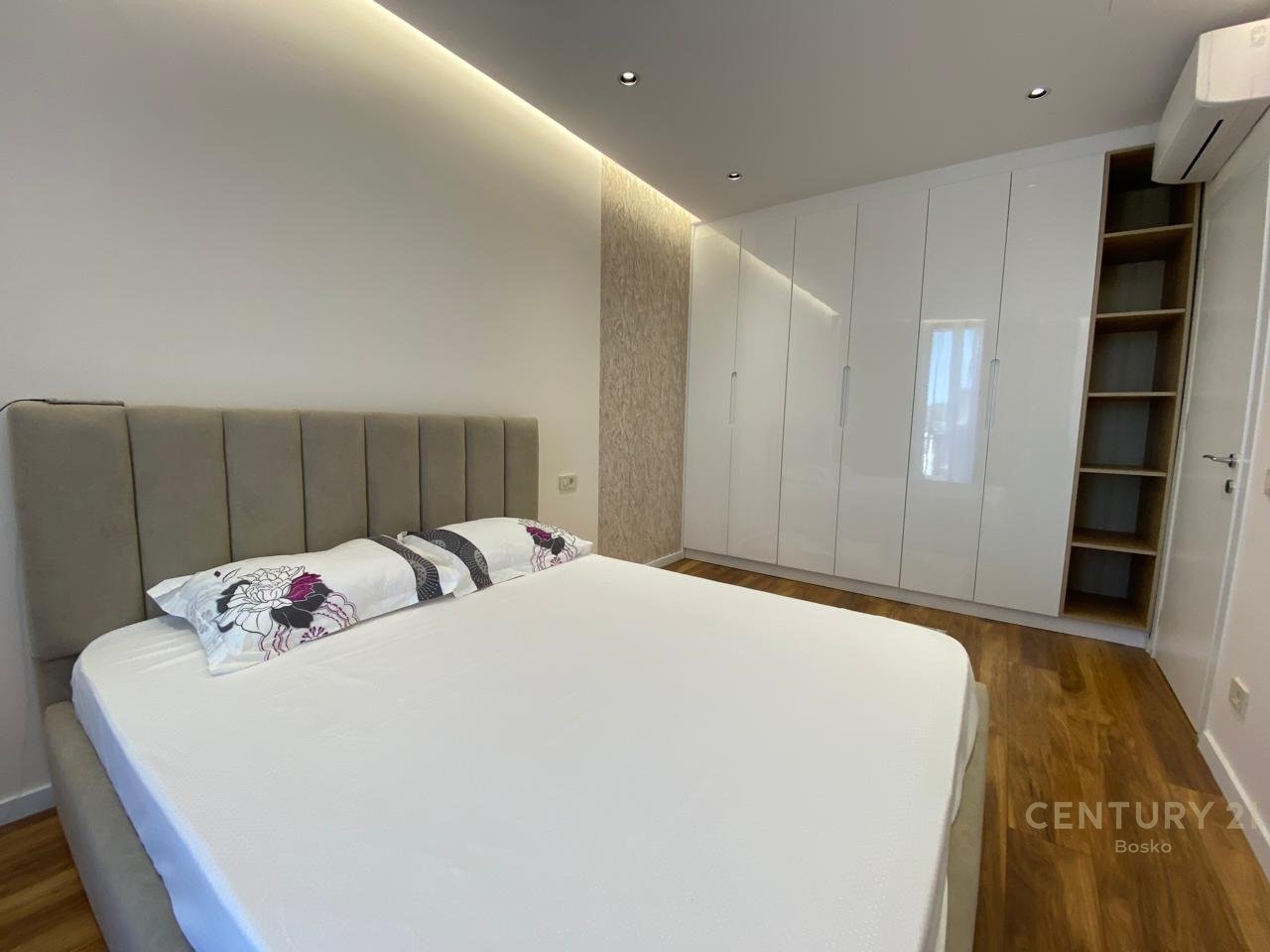 ME QIRA APARTAMENT I RI 1+1 TEK REZIDENCA MINE PEZA!