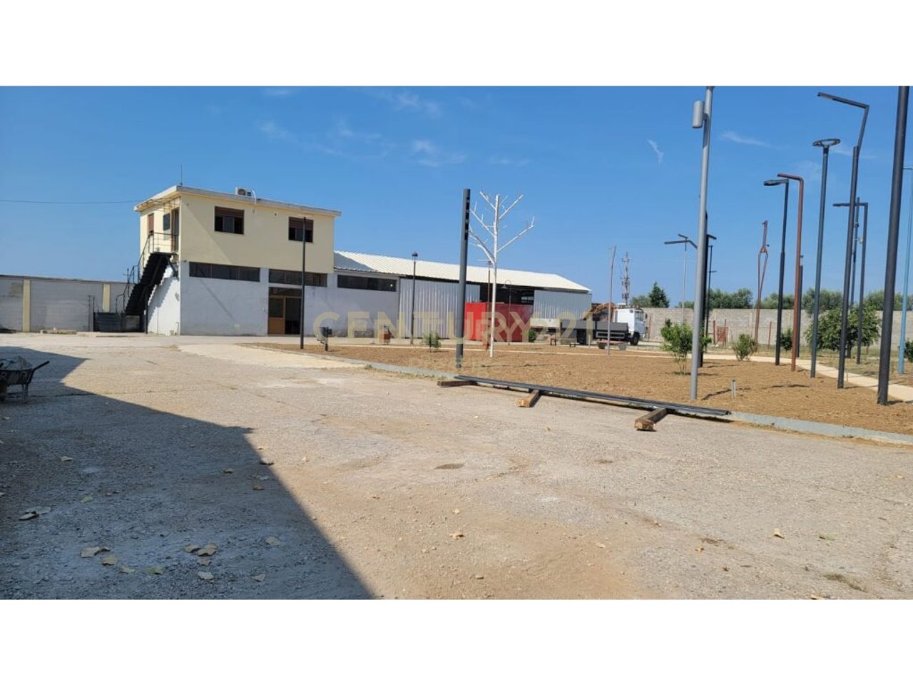 OPPORTUNITY!!!!
COMMERCIAL BUILDINGS AND LAND FOR SALE, LOCATED IN VLORA!