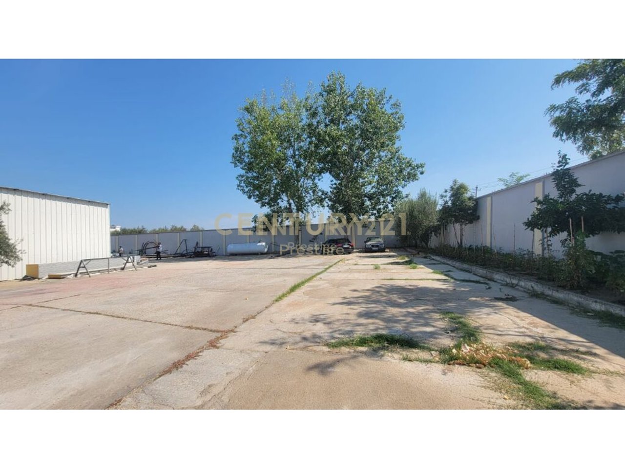 OPPORTUNITY!!!!
COMMERCIAL BUILDINGS AND LAND FOR SALE, LOCATED IN VLORA!