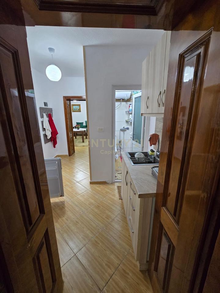 Private house and land equipped with a construction permit for a hotel for sale in Voskopojë!