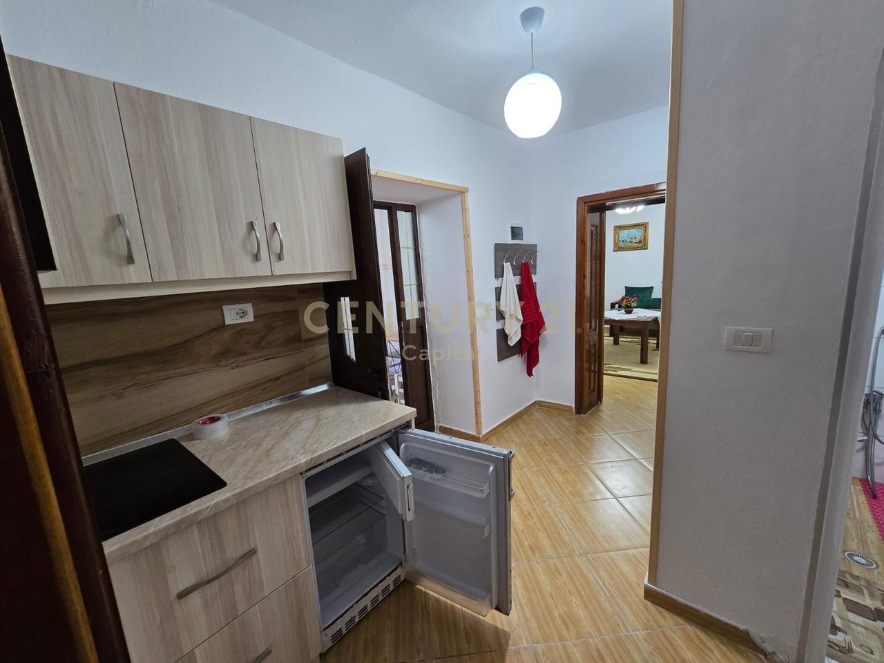 Private house and land equipped with a construction permit for a hotel for sale in Voskopojë!