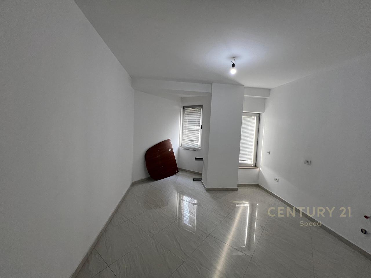 Business Premises for Rent – at 9-Katëshet, Barricades Street !!