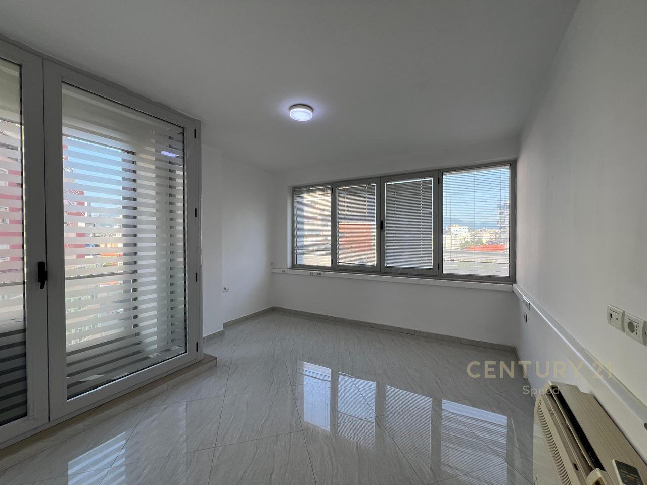 Business Premises for Rent – at 9-Katëshet, Barricades Street !!