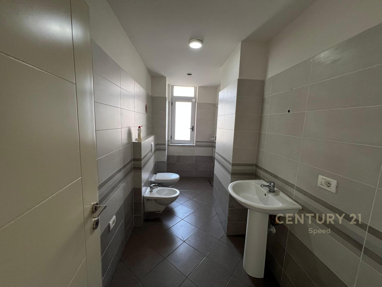 Business Premises for Rent – at 9-Katëshet, Barricades Street !!