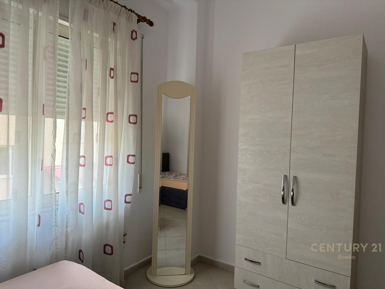 JEPET ME QIRA APARTAMENT 2+1+2+GARAZH LIQENI I THATE!
