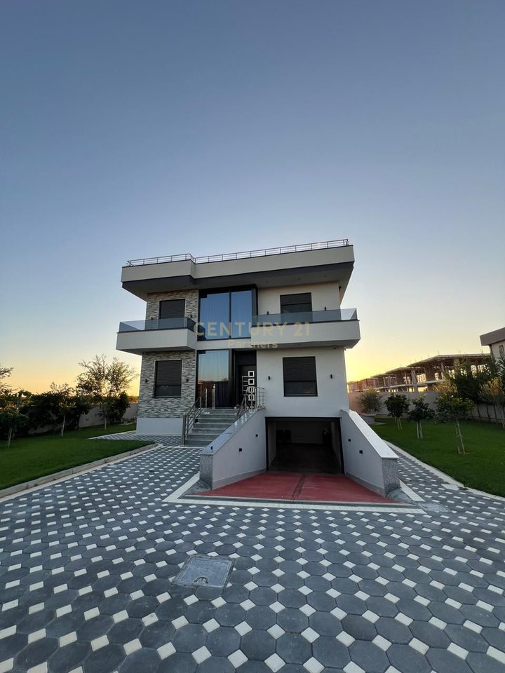 LUXURY DETACHED VILLA FOR SALE + WOODEN HOUSE 10 MINUTES AWAY FROM LALEZI BAY