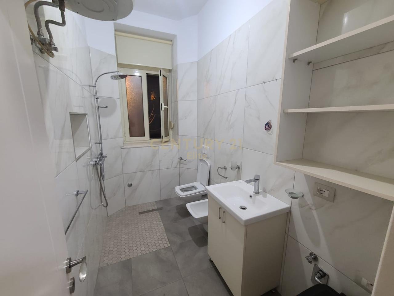Qira, Ambient Biznesi, Bulevardi Zogu I