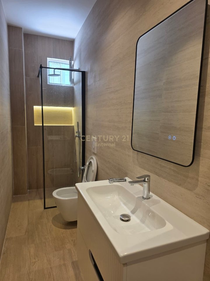 Apartament per shitje tek Liqeni Thate!!