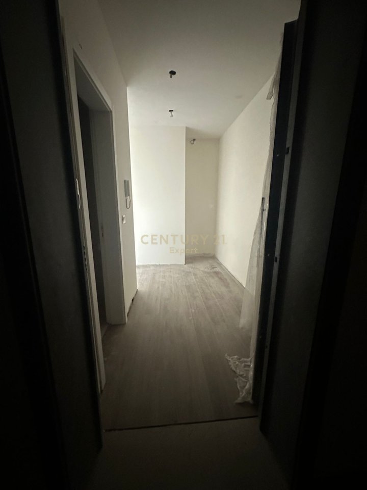 SHESIM APARTAMENT 1+1 NE BULEVARDIN E RI TIRANE !!!
