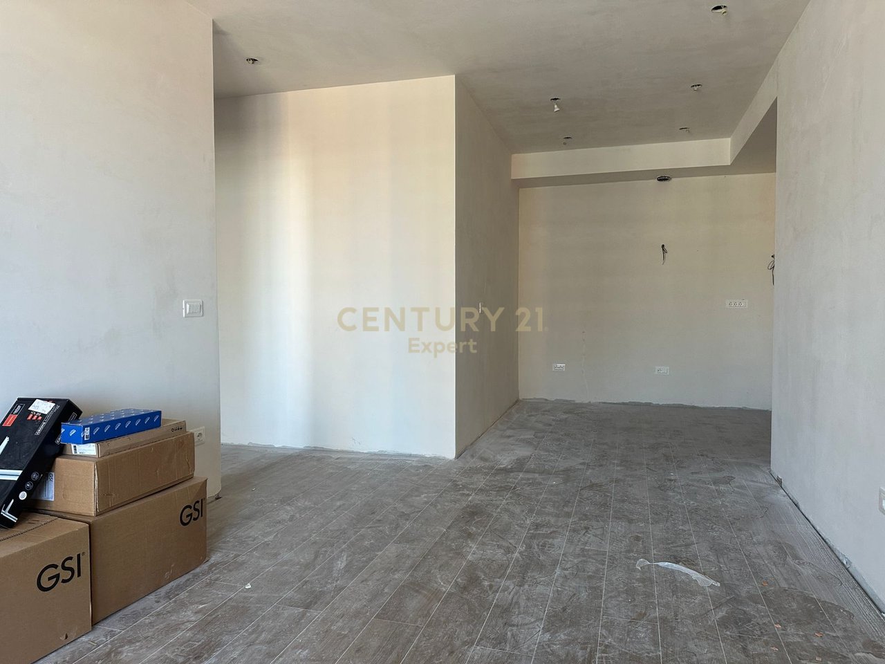 SHESIM APARTAMENT 1+1 NE BULEVARDIN E RI TIRANE !!!
