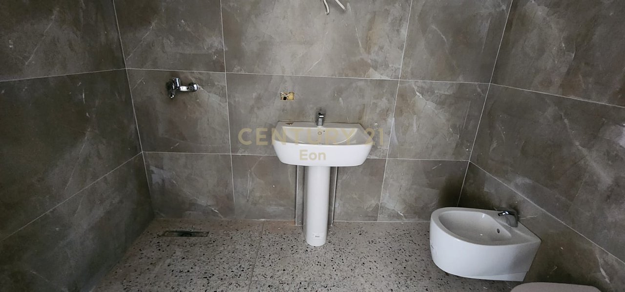 SHITET APARTAMENT 1+1 + POST PARKIMI TEK REZIDENCA EON NE GOLEM !
