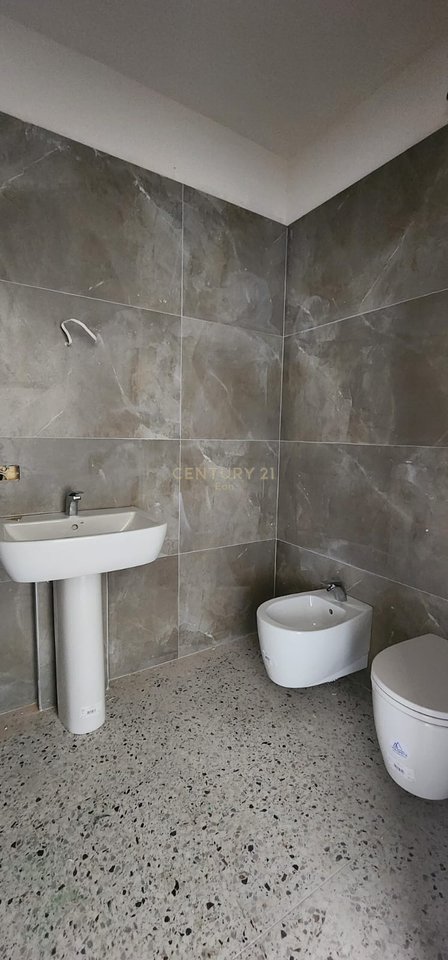 SHITET APARTAMENT 1+1 + POST PARKIMI TEK REZIDENCA EON NE GOLEM !