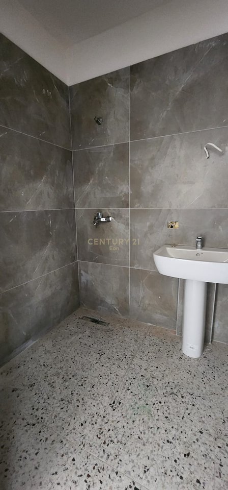 SHITET APARTAMENT 1+1 + POST PARKIMI TEK REZIDENCA EON NE GOLEM !