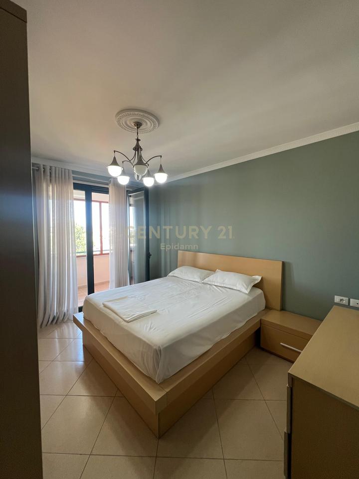 JEPET ME QIRA APARTAMENT 2+1+2 + POST PARKIMI NE STACIONIN E PARE PLAZH!