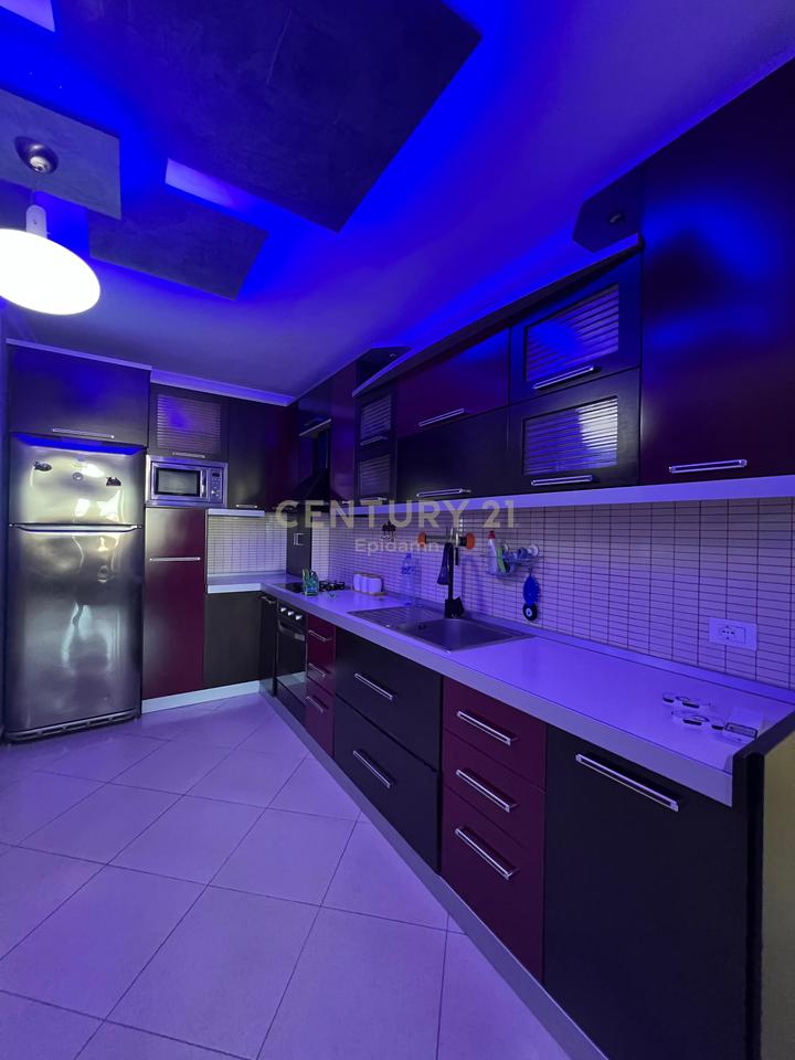 JEPET ME QIRA APARTAMENT 2+1+2 + POST PARKIMI NE STACIONIN E PARE PLAZH!
