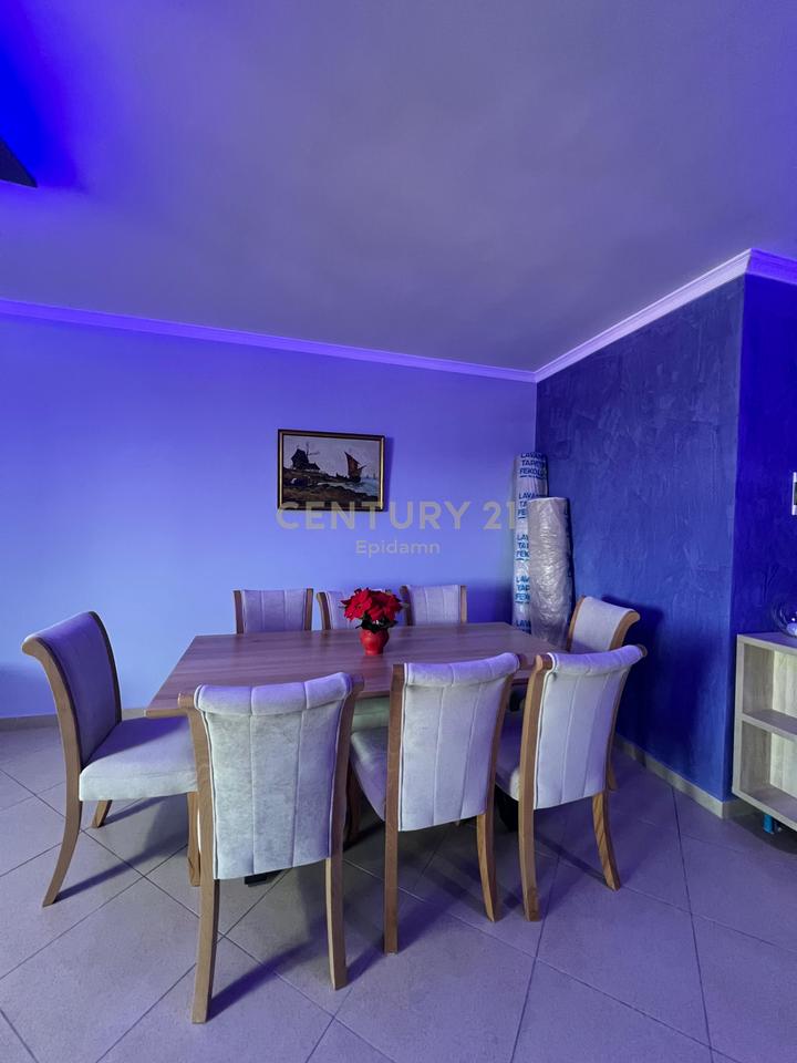 JEPET ME QIRA APARTAMENT 2+1+2 + POST PARKIMI NE STACIONIN E PARE PLAZH!