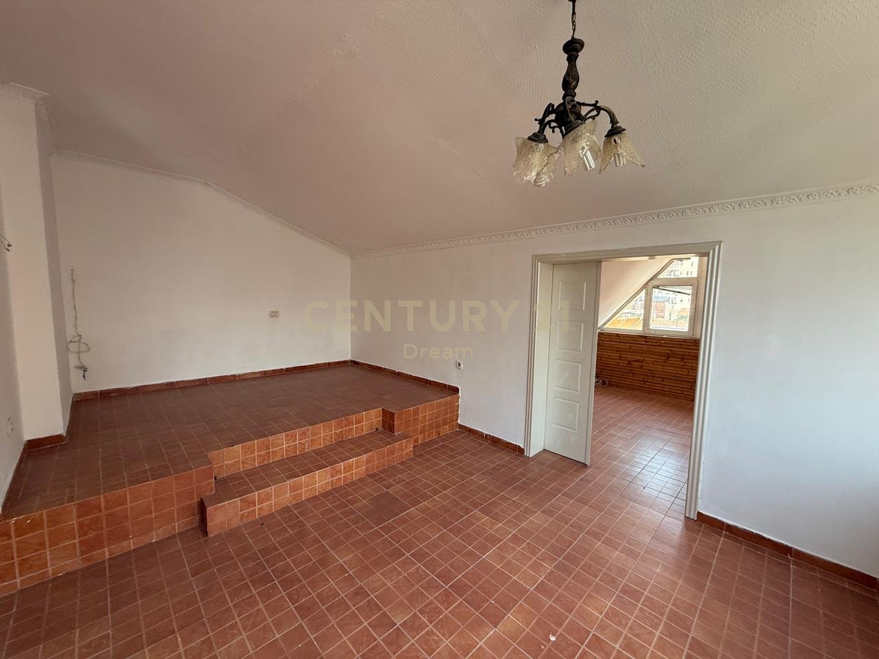 Duplex in vendita di fronte al ex ristorante Durres